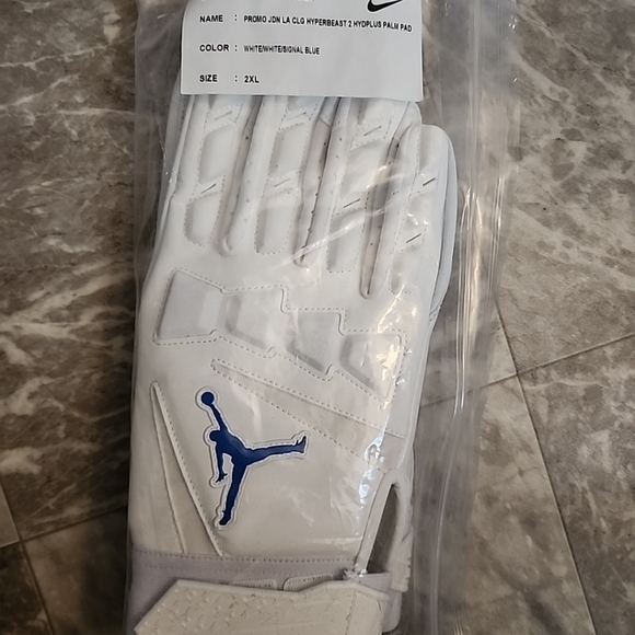 New Nike Jordan Hyperbeast 2.0 Football Gloves Men's 2XL NCAA White Signal Blue - Picture 3 of 3